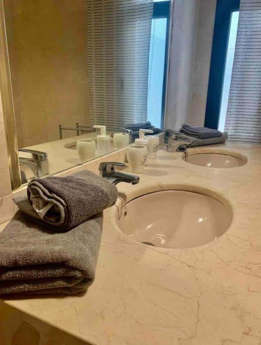 Riviera Park 7A - Air Con- Wi-Fi- Uk Channels- 5 Minutes Walking From The Sea Apartment Tias Ngoại thất bức ảnh